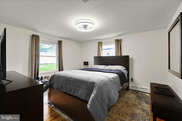 106 E SECOND AVE, Lititz, PA 17543