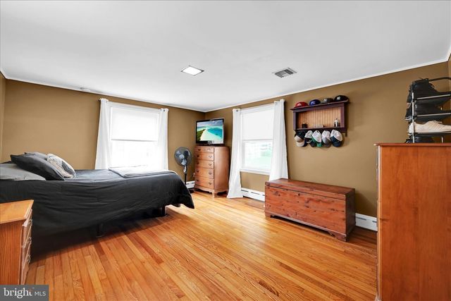 106 E SECOND AVE, Lititz, PA 17543