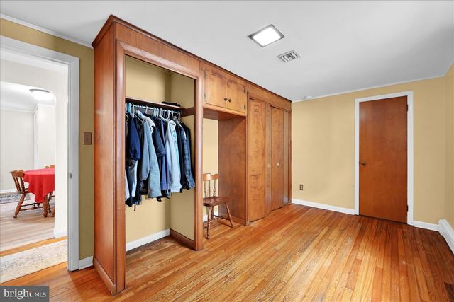 106 E SECOND AVE, Lititz, PA 17543
