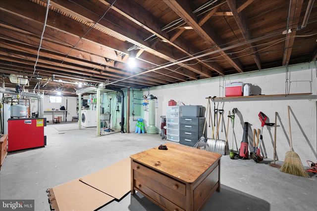 106 E SECOND AVE, Lititz, PA 17543