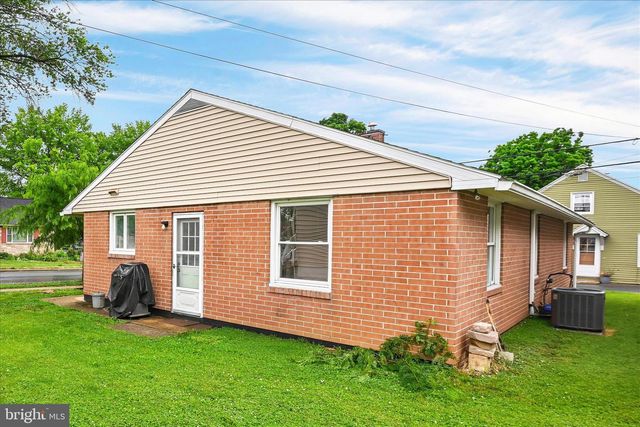 106 E SECOND AVE, Lititz, PA 17543