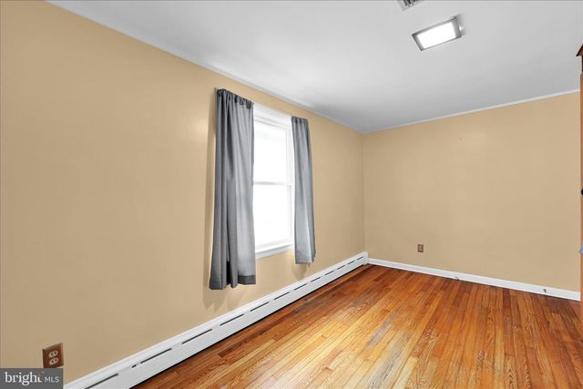 106 E SECOND AVE, Lititz, PA 17543