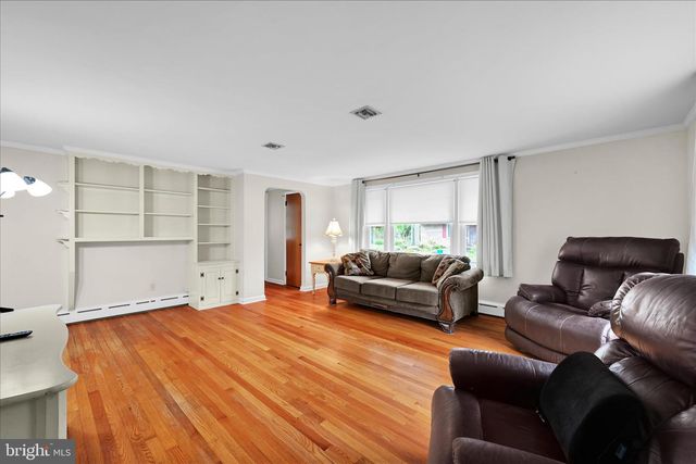 106 E SECOND AVE, Lititz, PA 17543