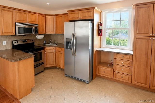 340 50th Street, Lindenhurst, NY 11757