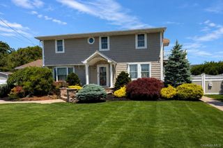 340 50th Street, Lindenhurst, NY 11757