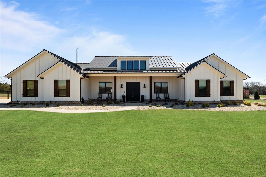 414 County Road 4928, Trenton, TX 75490