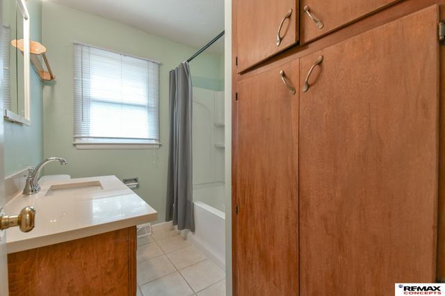 1440 N 70th Street, Lincoln, NE 68505