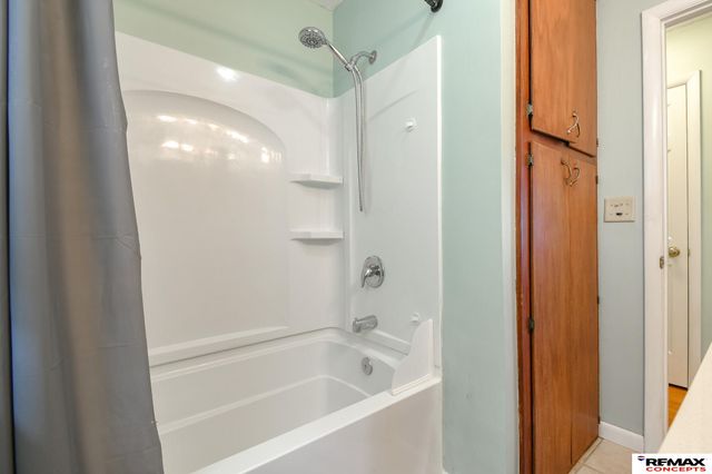 1440 N 70th Street, Lincoln, NE 68505