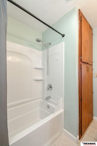 1440 N 70th Street, Lincoln, NE 68505