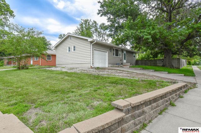 1440 N 70th Street, Lincoln, NE 68505