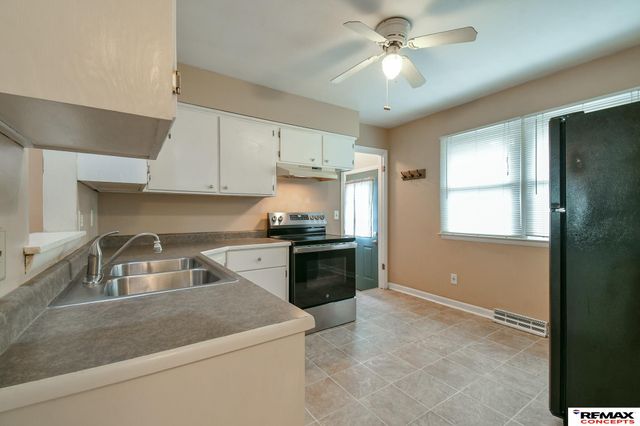 1440 N 70th Street, Lincoln, NE 68505