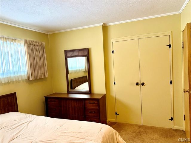 5 Huxford Place, Whitestown, NY 13492