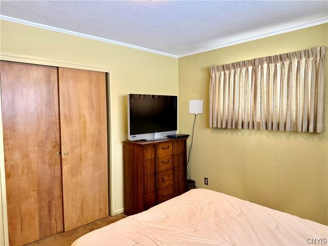 5 Huxford Place, Whitestown, NY 13492