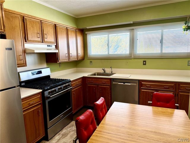 5 Huxford Place, Whitestown, NY 13492