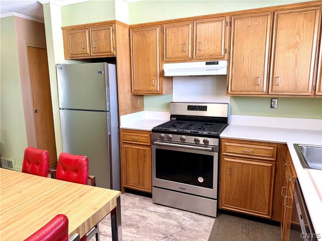 5 Huxford Place, Whitestown, NY 13492