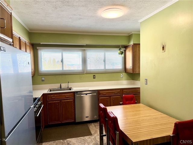 5 Huxford Place, Whitestown, NY 13492