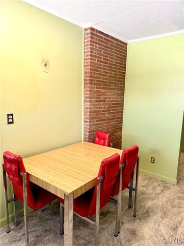 5 Huxford Place, Whitestown, NY 13492