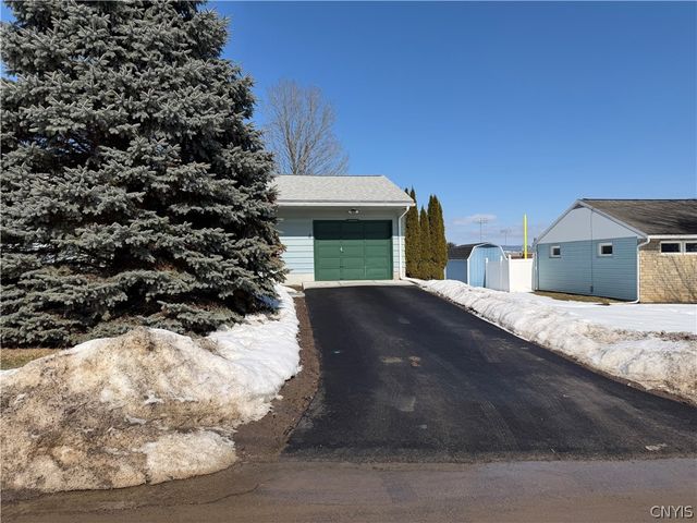 5 Huxford Place, Whitestown, NY 13492