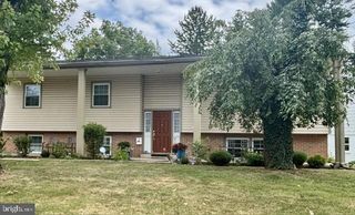17 FURNACE RD, Wernersville, PA 19565