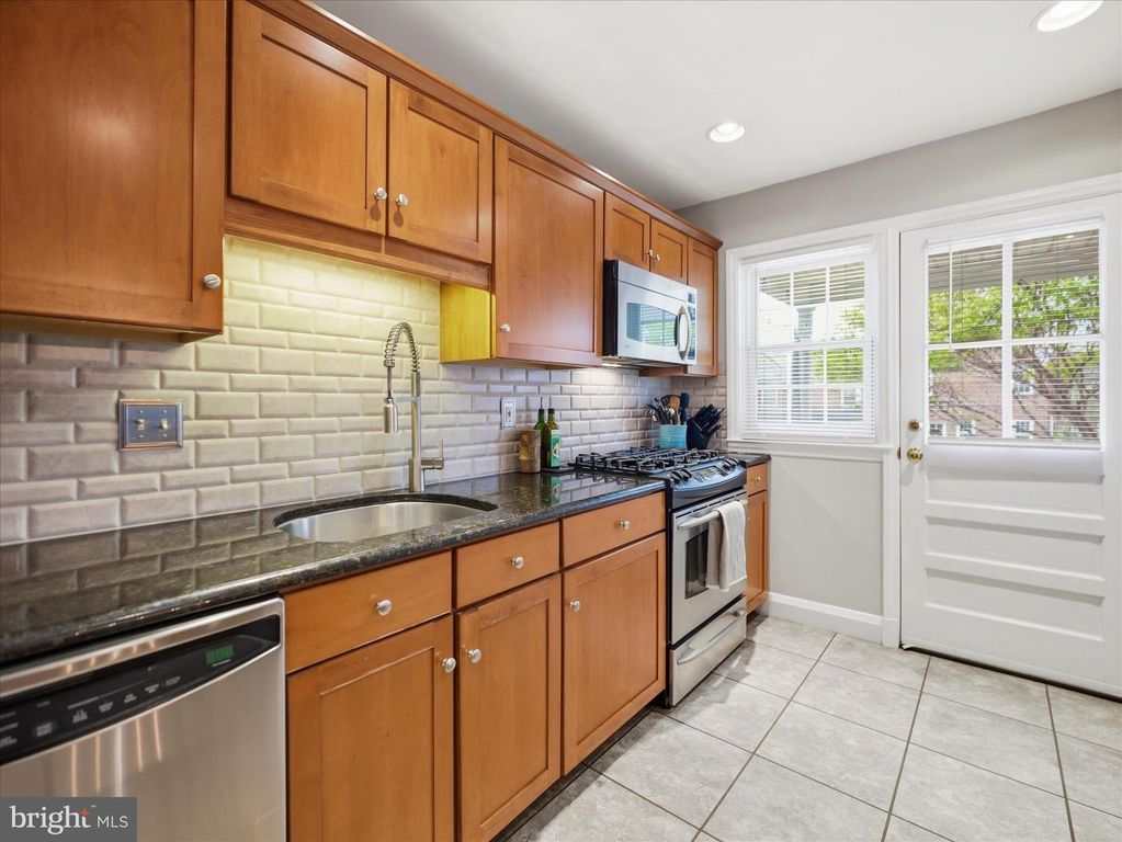 Image 11 of property listing at 6123 NORTHDALE RD, Catonsville, MD 21228