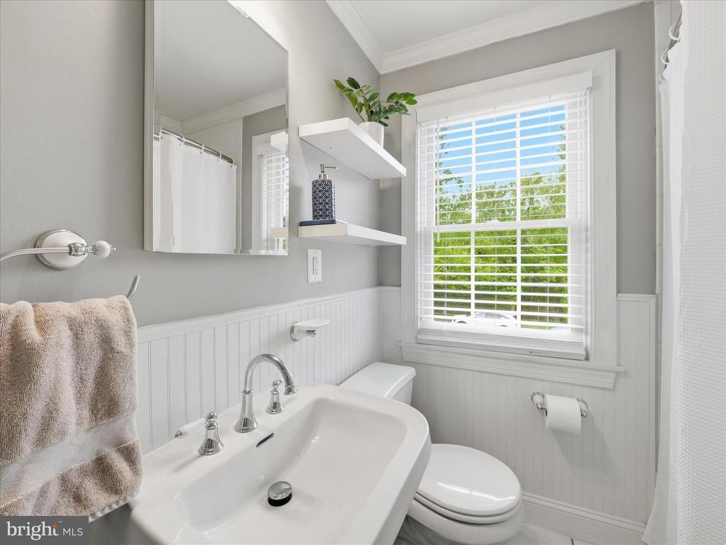 Image 24 of property listing at 6123 NORTHDALE RD, Catonsville, MD 21228