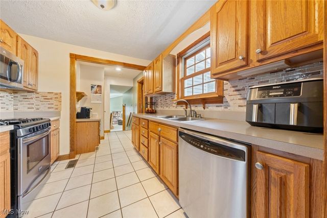 402 Church Street, South Amherst, OH 44001