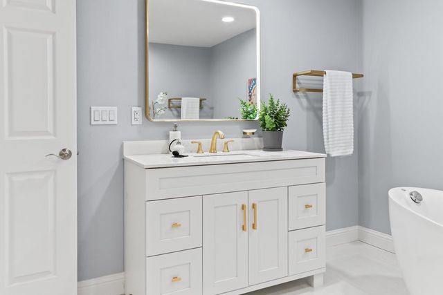 2208 Bedford Dr, Midland, TX 79701