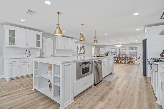 2208 Bedford Dr, Midland, TX 79701