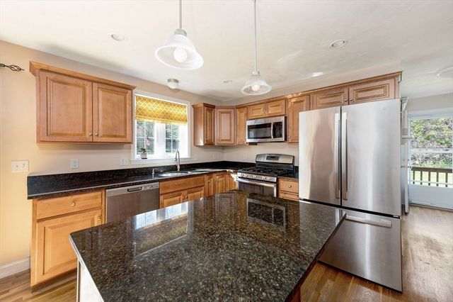 289 Weymouth St, Holbrook, MA 02343