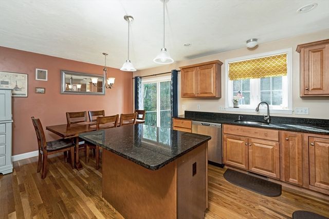 289 Weymouth St, Holbrook, MA 02343
