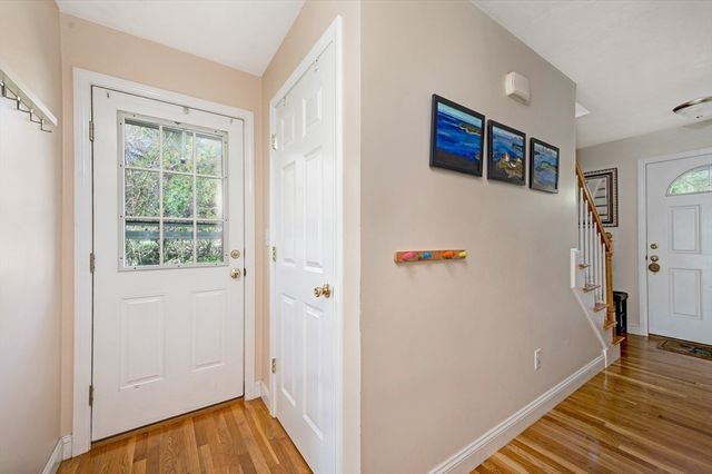 289 Weymouth St, Holbrook, MA 02343