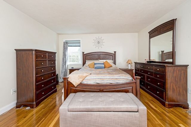 289 Weymouth St, Holbrook, MA 02343