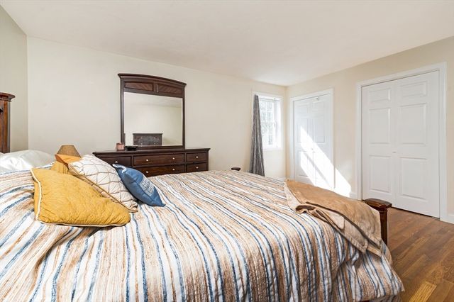 289 Weymouth St, Holbrook, MA 02343