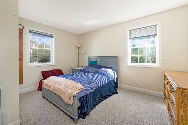 289 Weymouth St, Holbrook, MA 02343