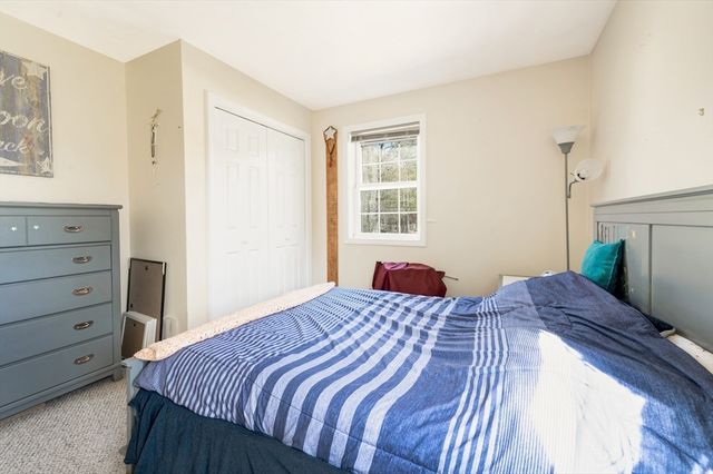 289 Weymouth St, Holbrook, MA 02343