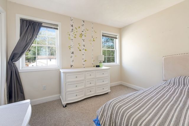289 Weymouth St, Holbrook, MA 02343