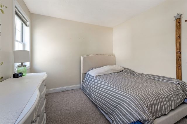 289 Weymouth St, Holbrook, MA 02343