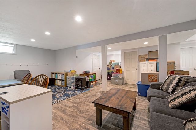 289 Weymouth St, Holbrook, MA 02343