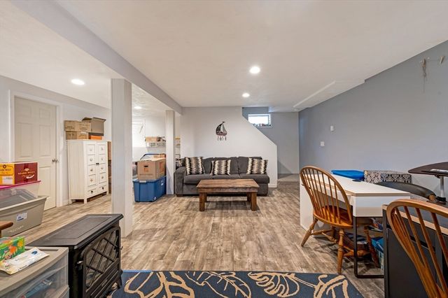 289 Weymouth St, Holbrook, MA 02343