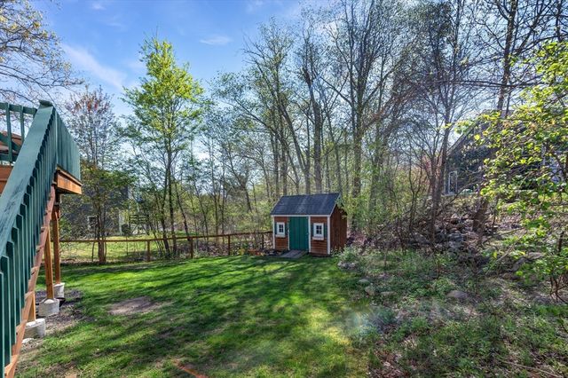 289 Weymouth St, Holbrook, MA 02343