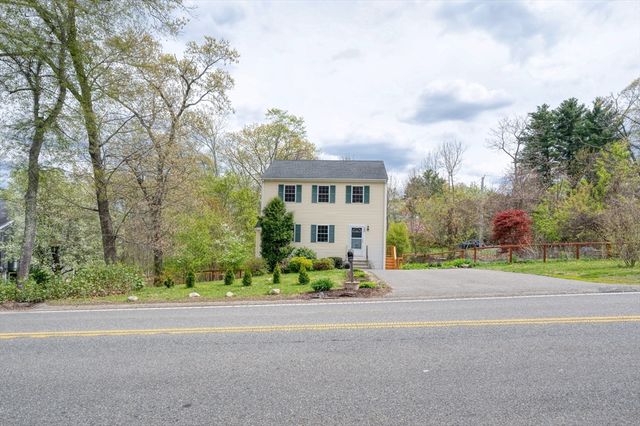 289 Weymouth St, Holbrook, MA 02343