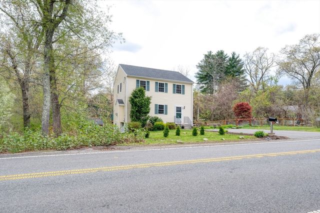 289 Weymouth St, Holbrook, MA 02343