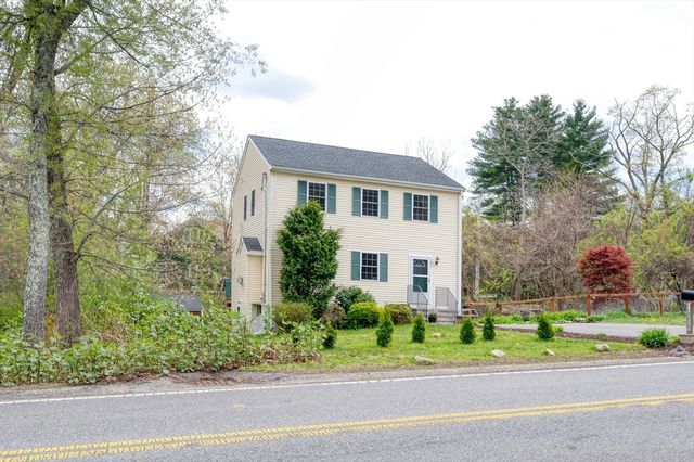 289 Weymouth St, Holbrook, MA 02343