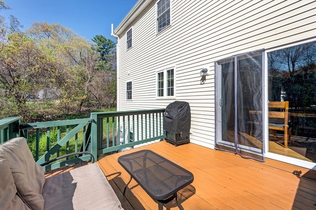 289 Weymouth St, Holbrook, MA 02343