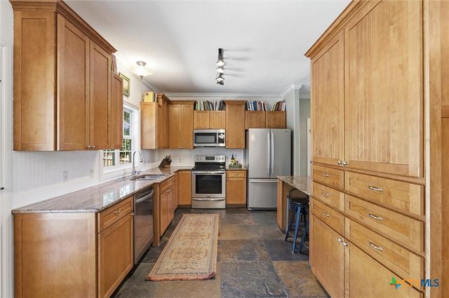 108 Quarry Crest Circle, San Marcos, TX 78666