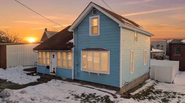 105 E Knox Street, Morrison, IL 61270