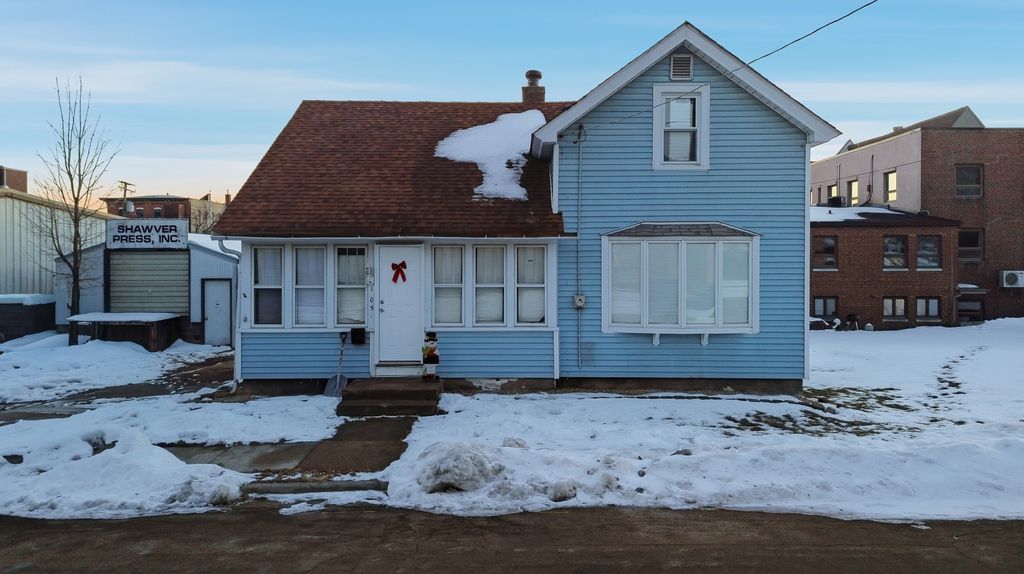 105 E Knox Street, Morrison, IL 61270