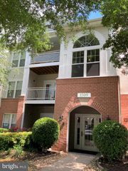 1509 N POINT DR #303, Reston, VA 20194