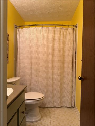 26 Colonial Parkway H, Pittsford, NY 14534