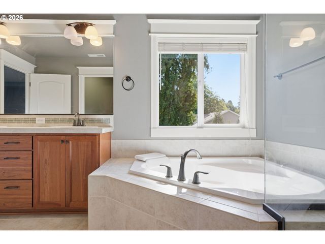 13874 Sw HALCYON Ter, Portland, OR 97223